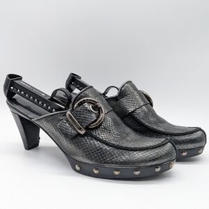 Stuart Weitzman black snakeskin pattern mule slip on heel 9.5